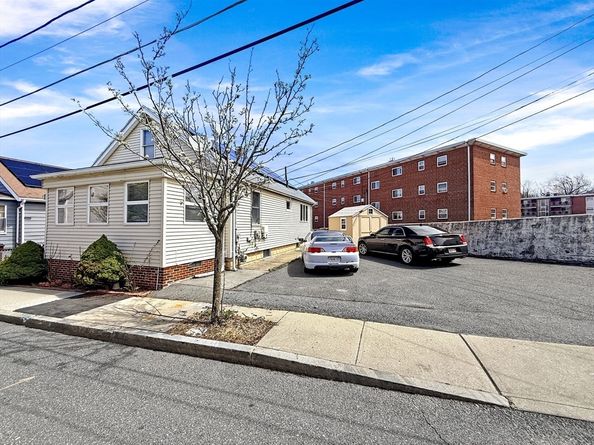 14 Oak Ter, Everett MA 02149