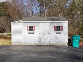 26 Hartford Ave N, Upton MA 01568