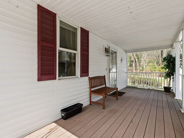 26 Hartford Ave N, Upton MA 01568