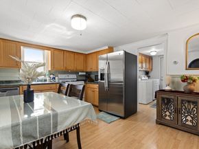 26 Hartford Ave N, Upton MA 01568