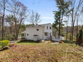 26 Hartford Ave N, Upton MA 01568