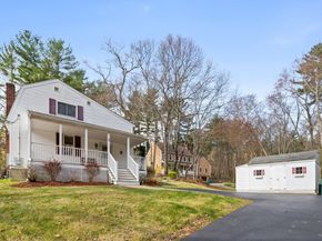 26 Hartford Ave N, Upton MA 01568
