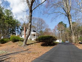 26 Hartford Ave N, Upton MA 01568