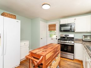 77 Clinton Rd, Weymouth MA 02189