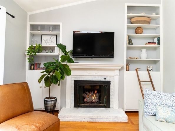 77 Clinton Rd, Weymouth MA 02189