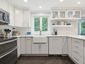 1 Leone Ln, Mendon MA 01756