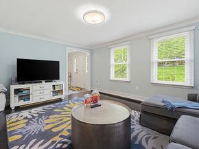 1 Leone Ln, Mendon MA 01756
