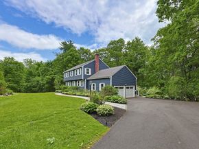 1 Leone Ln, Mendon MA 01756