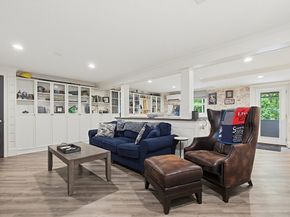 1 Leone Ln, Mendon MA 01756