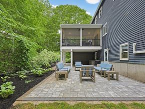 1 Leone Ln, Mendon MA 01756