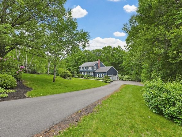 1 Leone Ln, Mendon MA 01756