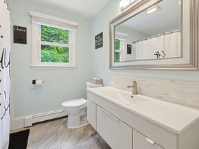 1 Leone Ln, Mendon MA 01756