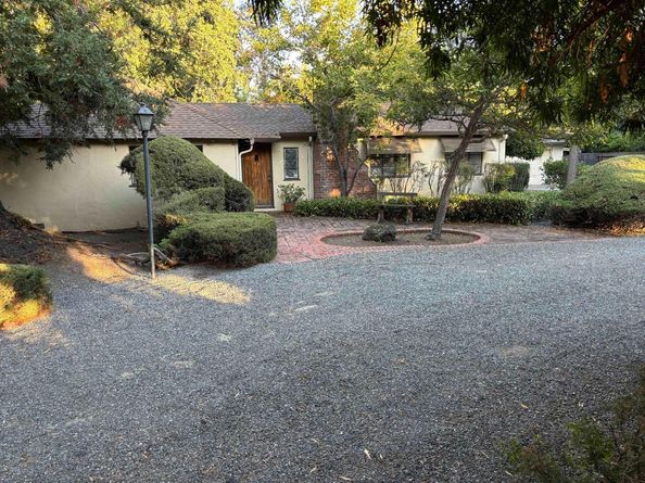 845 Los Robles Avenue, Palo Alto CA 94306