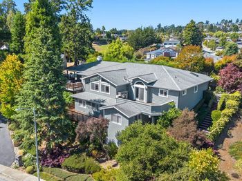 1325 Dolphin Drive