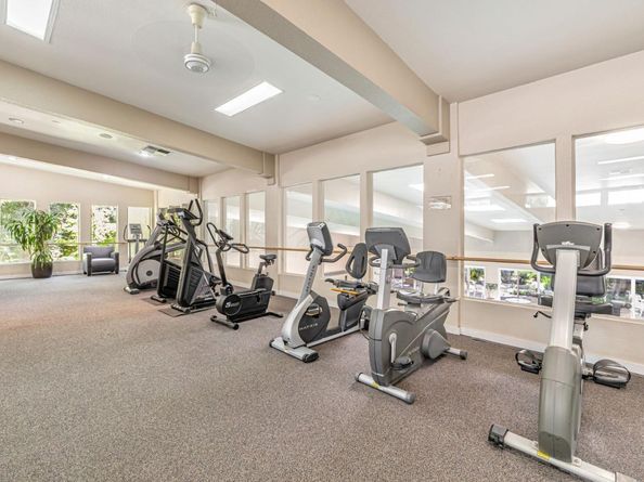 285 Tradewinds Drive 6, San Jose CA 95123