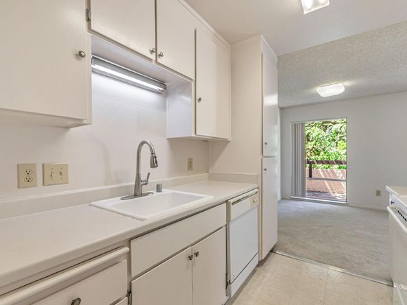 285 Tradewinds Drive 6, San Jose CA 95123