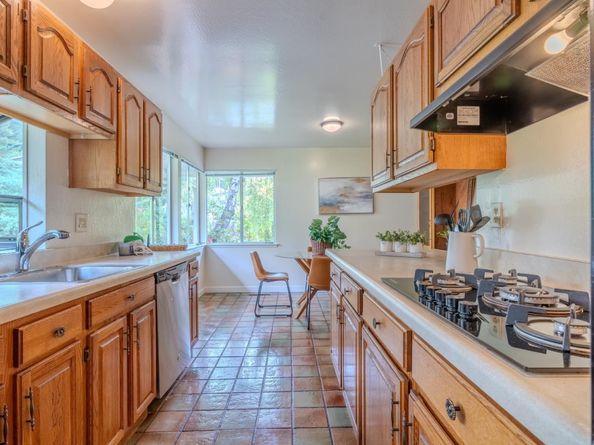 1031 Yosemite Drive, Pacifica CA 94044