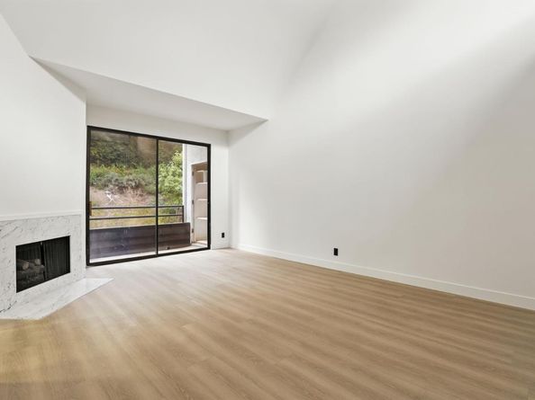 4728 Park Encino Lane 318, Encino CA 91436