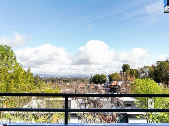 4728 Park Encino Lane 318, Encino CA 91436