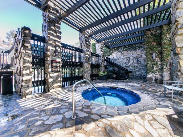 4728 Park Encino Lane 318, Encino CA 91436