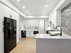 4728 Park Encino Lane 318, Encino CA 91436
