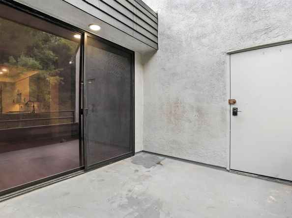 4728 Park Encino Lane 318, Encino CA 91436
