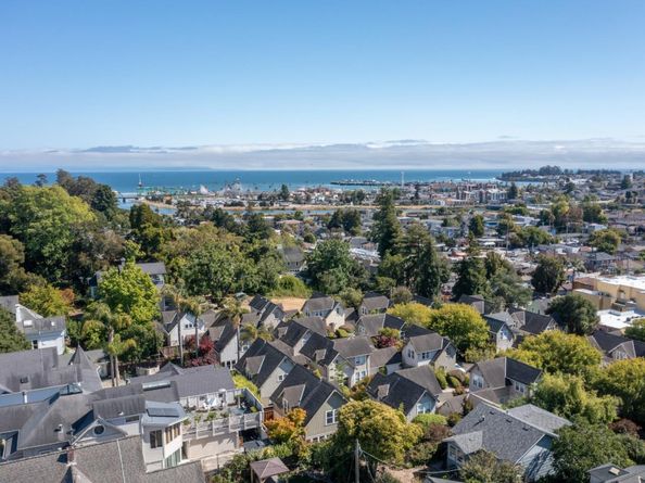 205 Roosevelt Terrace, Santa Cruz CA 95060