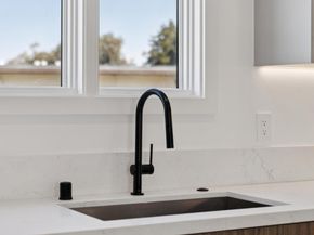 1433 Floribunda Avenue 6, Burlingame CA 94010