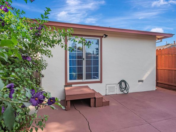 250 San Carlos Avenue, Redwood City CA 94061