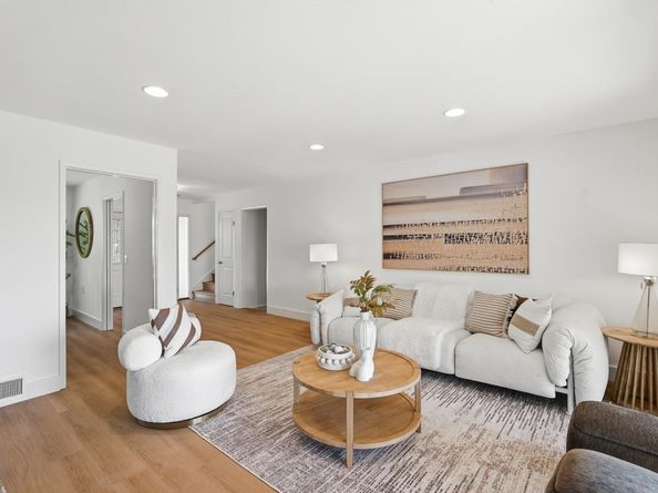15821 Rica Vista Way, San Jose CA 95127