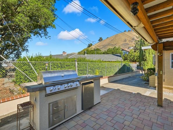 15821 Rica Vista Way, San Jose CA 95127