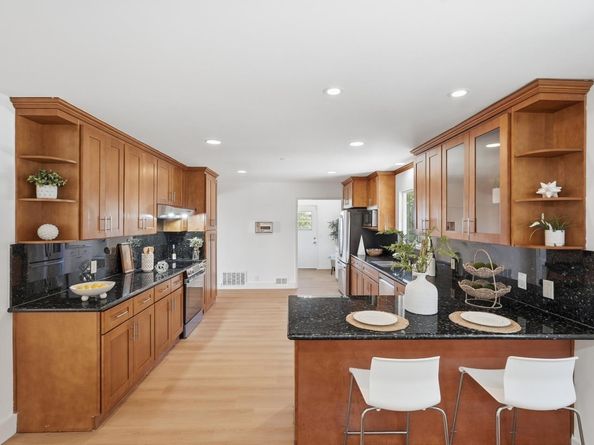 15821 Rica Vista Way, San Jose CA 95127
