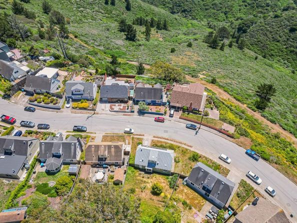 720 Lockhaven Drive, Pacifica CA 94044