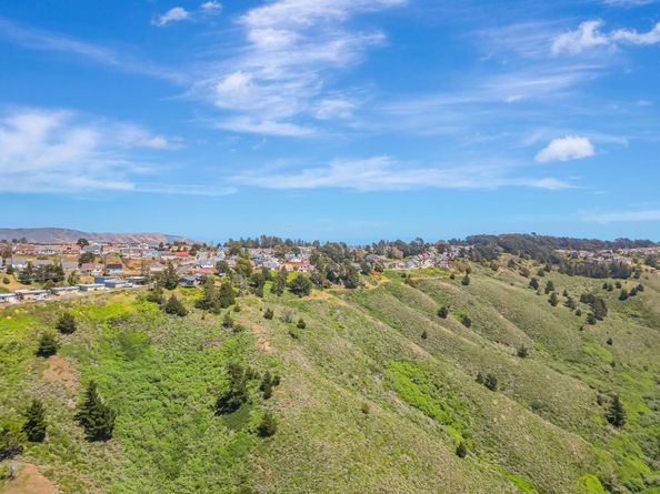 720 Lockhaven Drive, Pacifica CA 94044