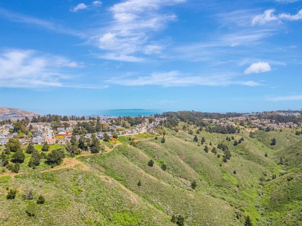 720 Lockhaven Drive, Pacifica CA 94044