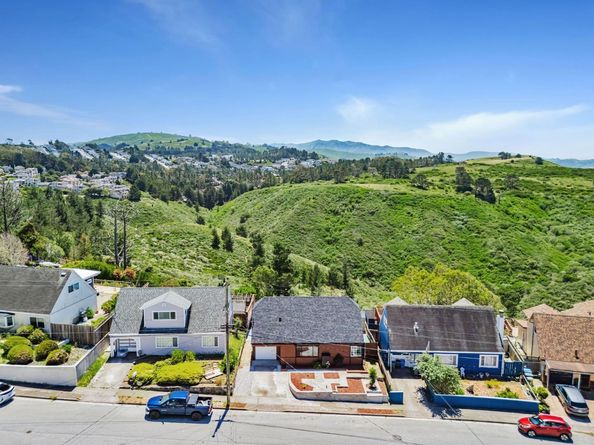 720 Lockhaven Drive, Pacifica CA 94044
