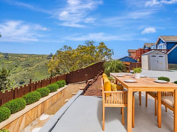 720 Lockhaven Drive, Pacifica CA 94044