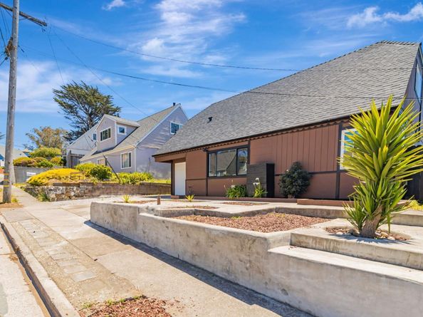 720 Lockhaven Drive, Pacifica CA 94044