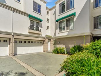 425 Navaro Way