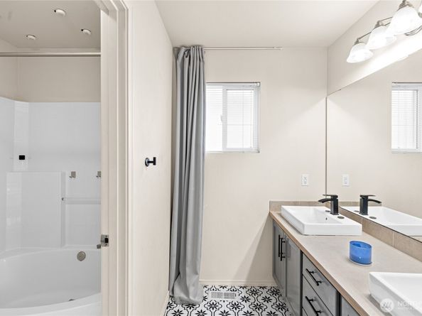 29918 49th Lane S 5, Auburn WA 98001