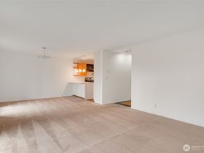 1425 S Puget Drive B3, Renton WA 98055