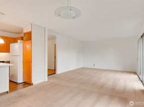 1425 S Puget Drive B3, Renton WA 98055