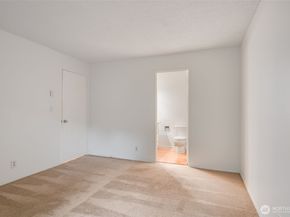 1425 S Puget Drive B3, Renton WA 98055