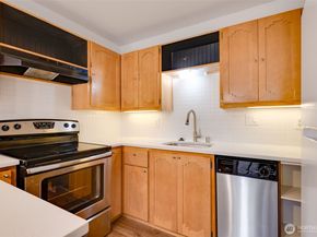 1425 S Puget Drive B3, Renton WA 98055