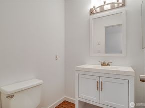 1425 S Puget Drive B3, Renton WA 98055