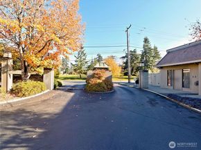 5845 NE Park Point Drive G203, Seattle WA 98115