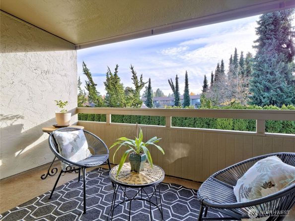 5845 NE Park Point Drive G203, Seattle WA 98115