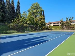 5845 NE Park Point Drive G203, Seattle WA 98115