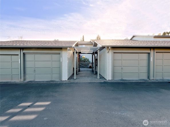 5845 NE Park Point Drive G203, Seattle WA 98115