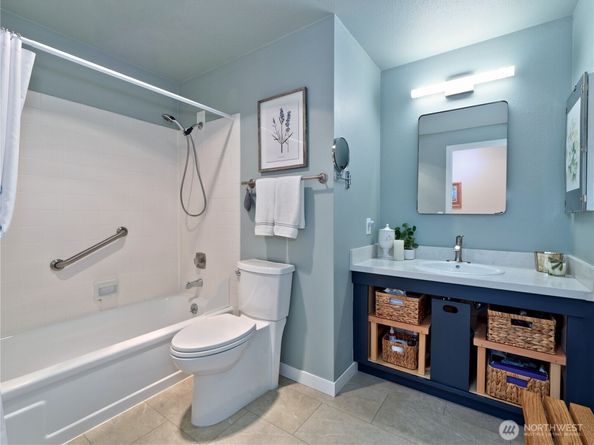 5845 NE Park Point Drive G203, Seattle WA 98115